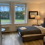 Haus Berlin 3* האגן
