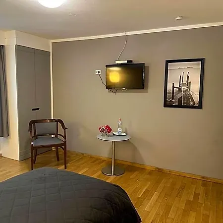 Haus Berlin Aparthotel 3*